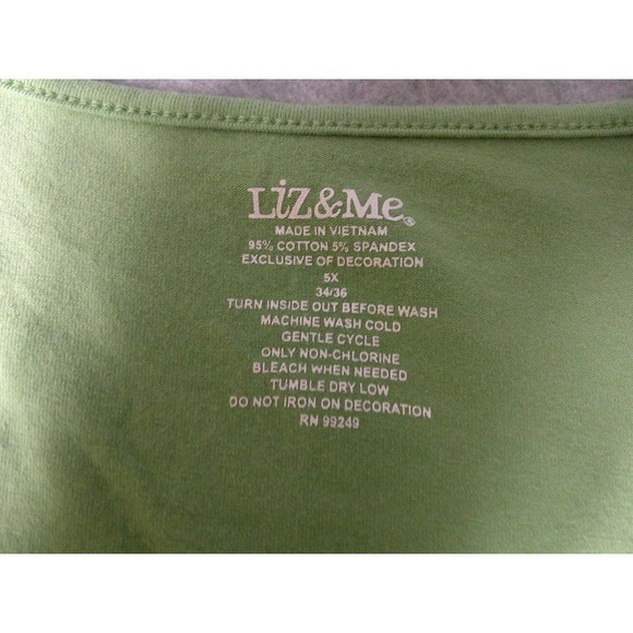 Liz & Me Soft Green V-Neck Long Sleeve Plus Size Casual Top - Picture 2 of 6